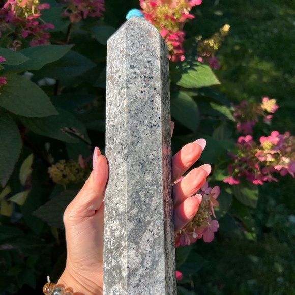 Yooperlite (1) tower | crystal - Picture 1 of 15